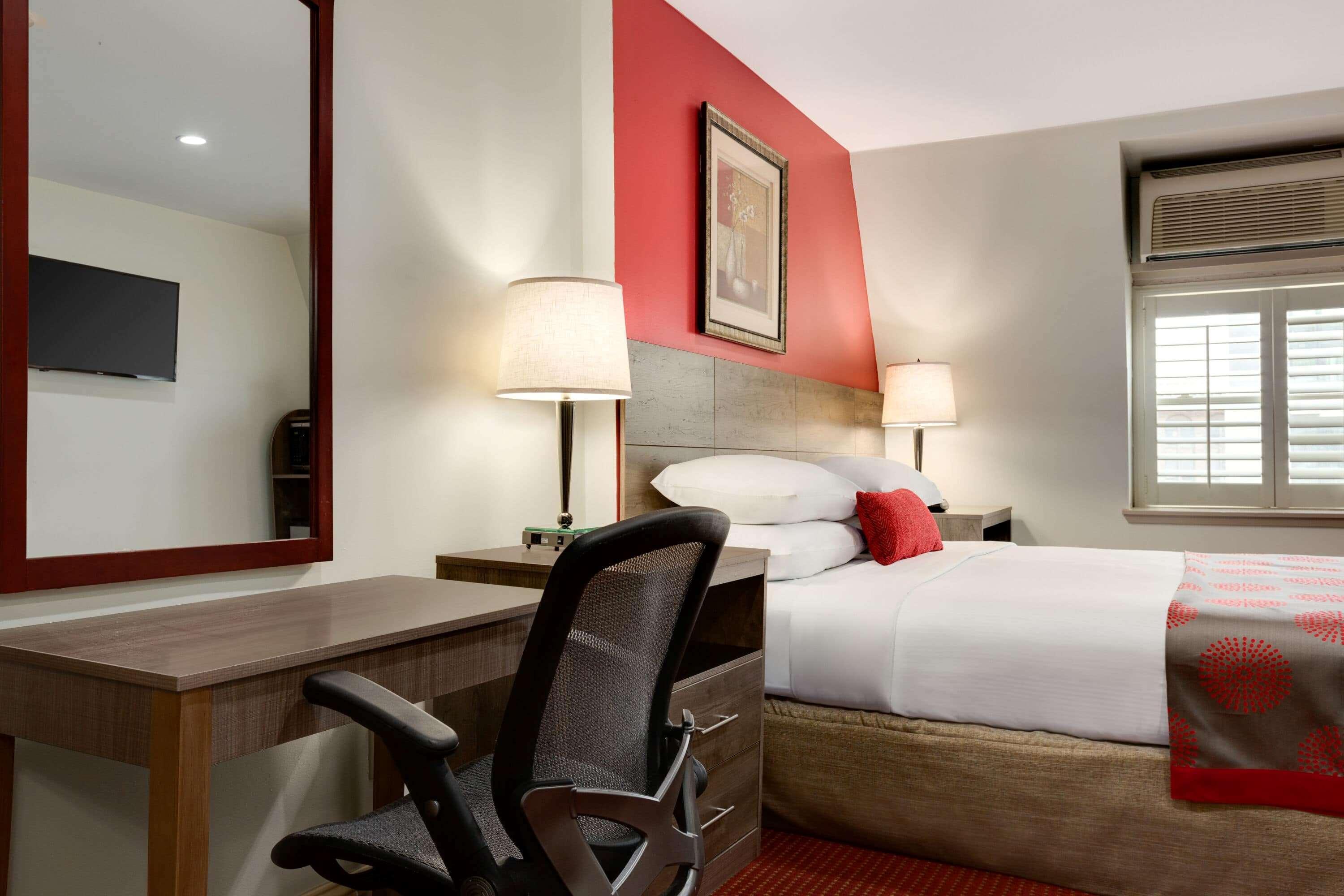 Ramada By Wyndham Oakland Downtown City Center Exterior photo