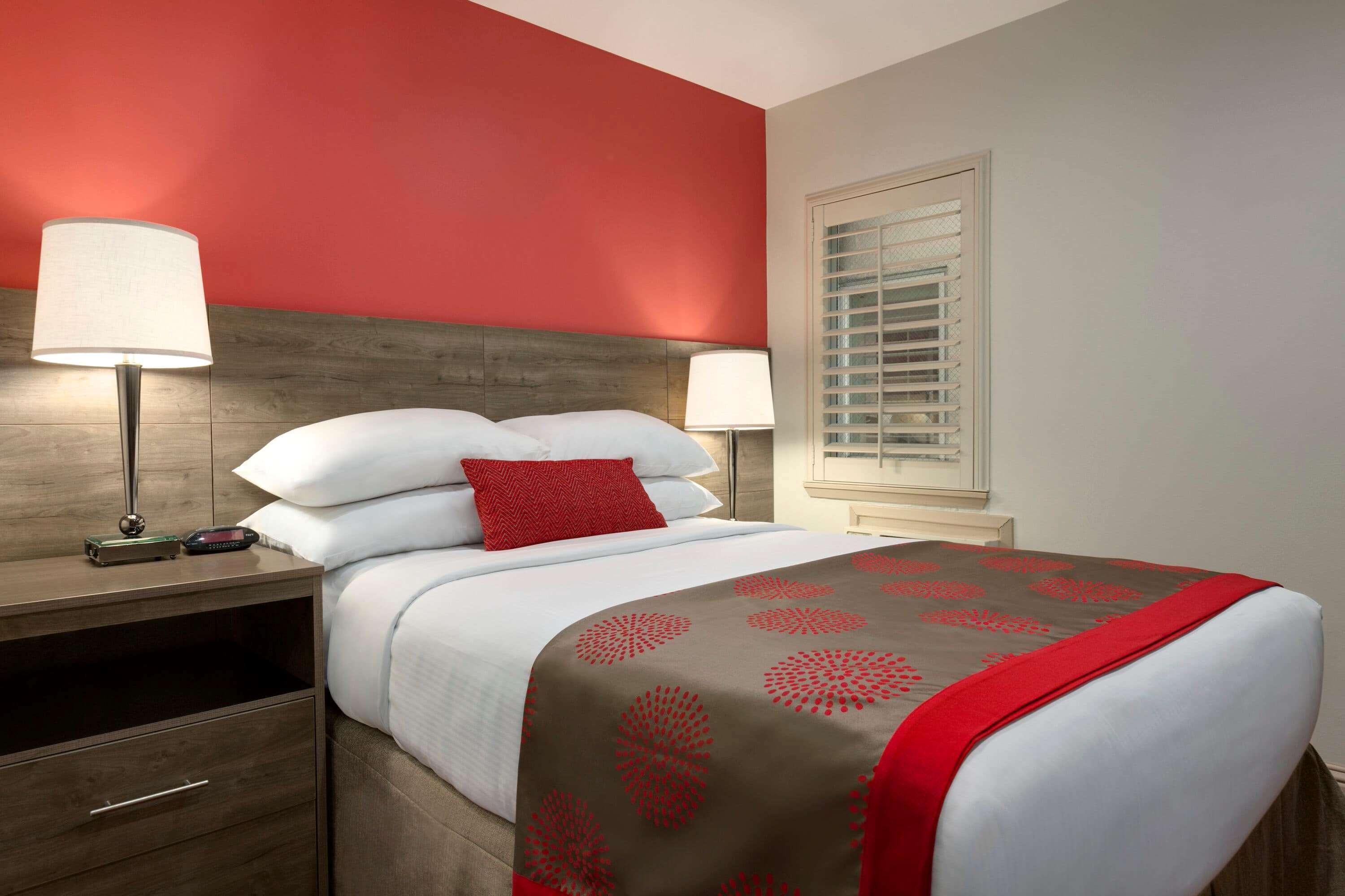 Ramada By Wyndham Oakland Downtown City Center Exterior photo