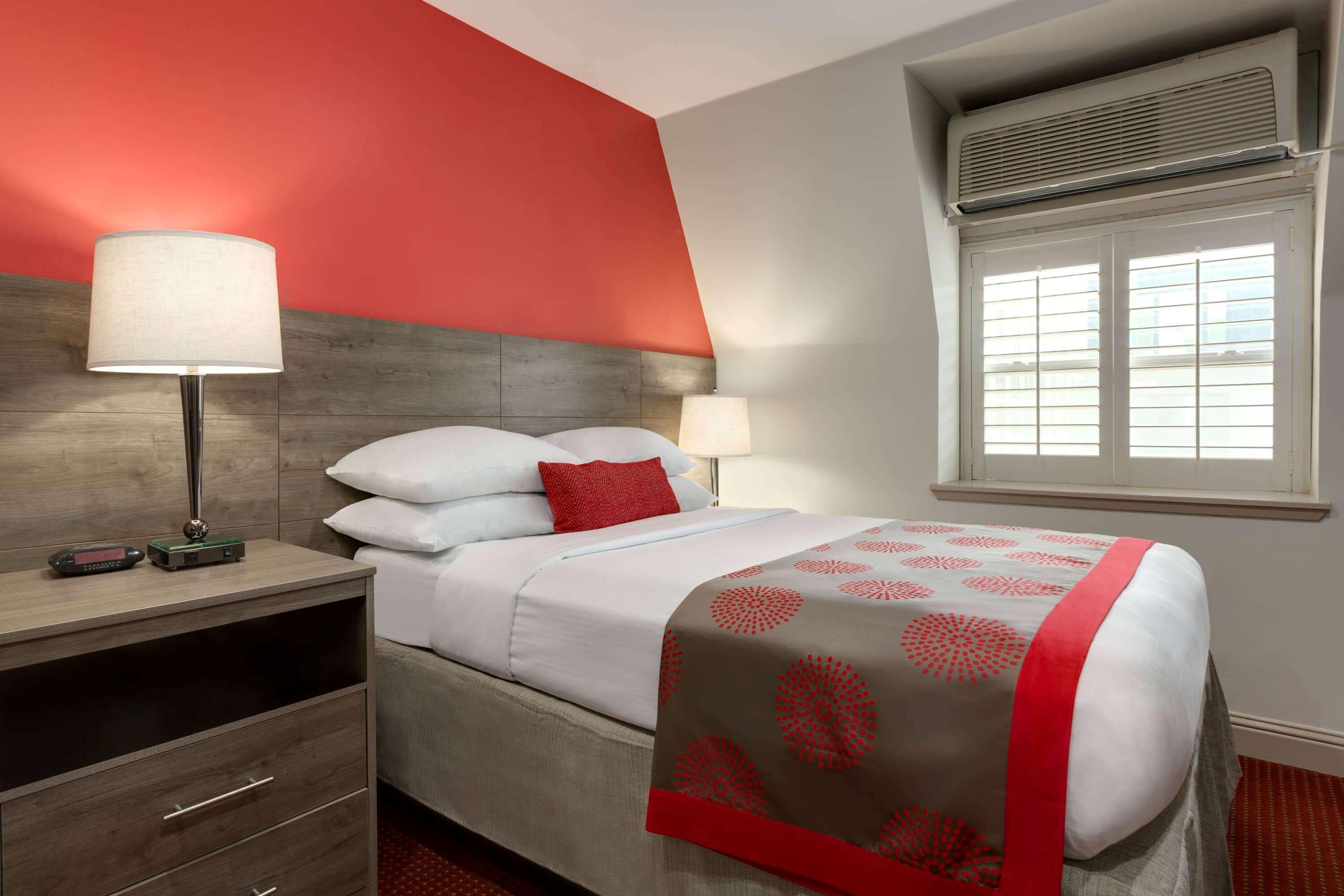 Ramada By Wyndham Oakland Downtown City Center Exterior photo
