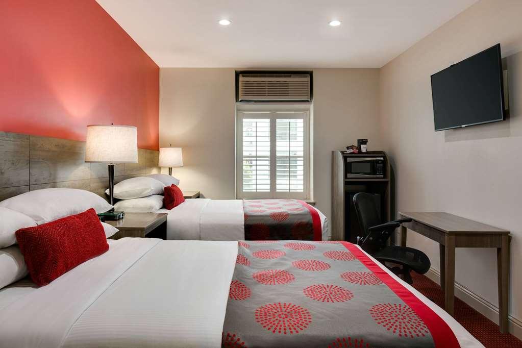 Ramada By Wyndham Oakland Downtown City Center Room photo