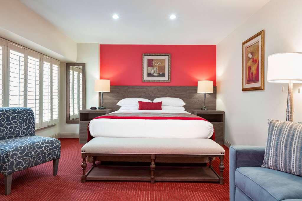 Ramada By Wyndham Oakland Downtown City Center Room photo