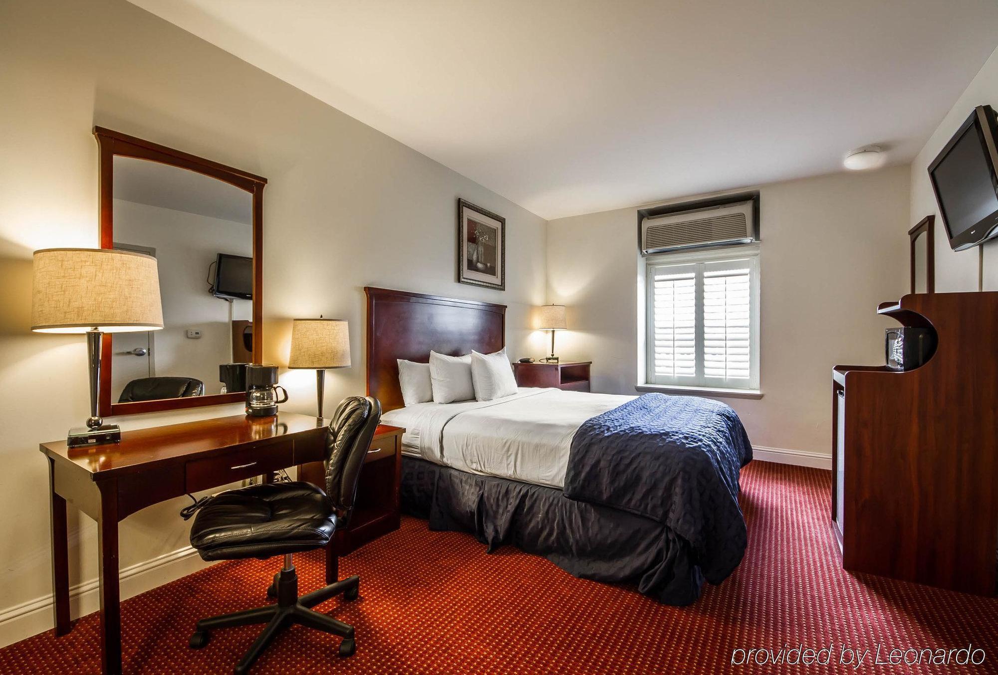 Ramada By Wyndham Oakland Downtown City Center Exterior photo