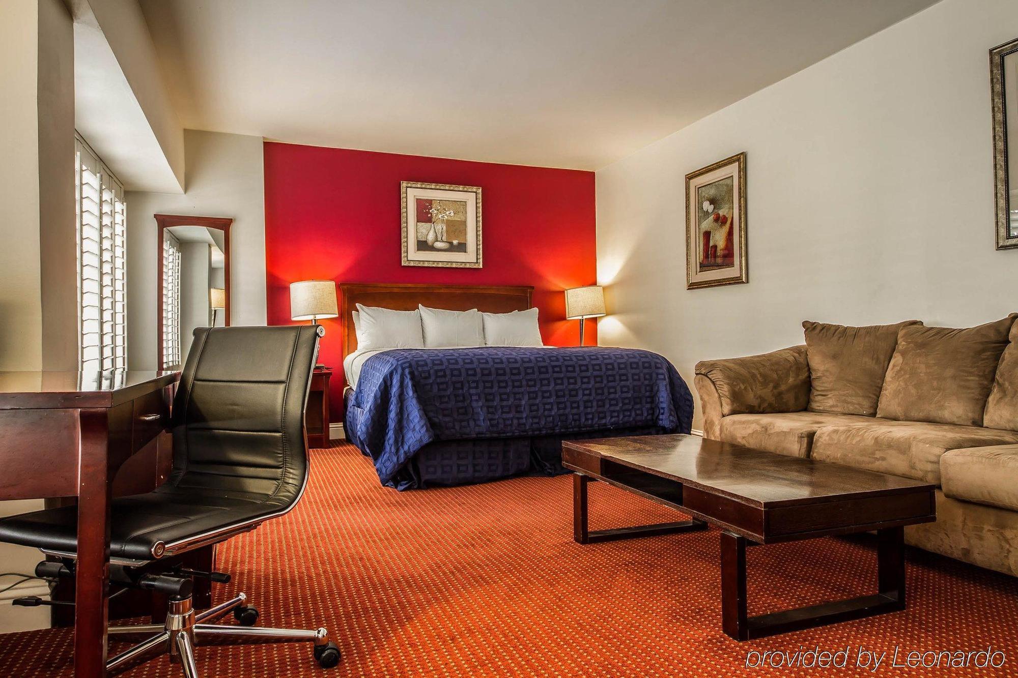 Ramada By Wyndham Oakland Downtown City Center Exterior photo