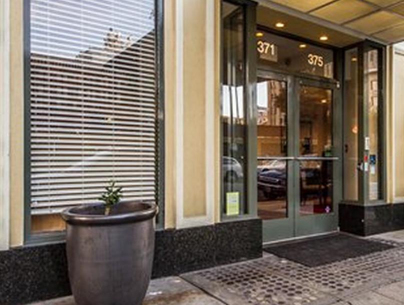 Ramada By Wyndham Oakland Downtown City Center Exterior photo