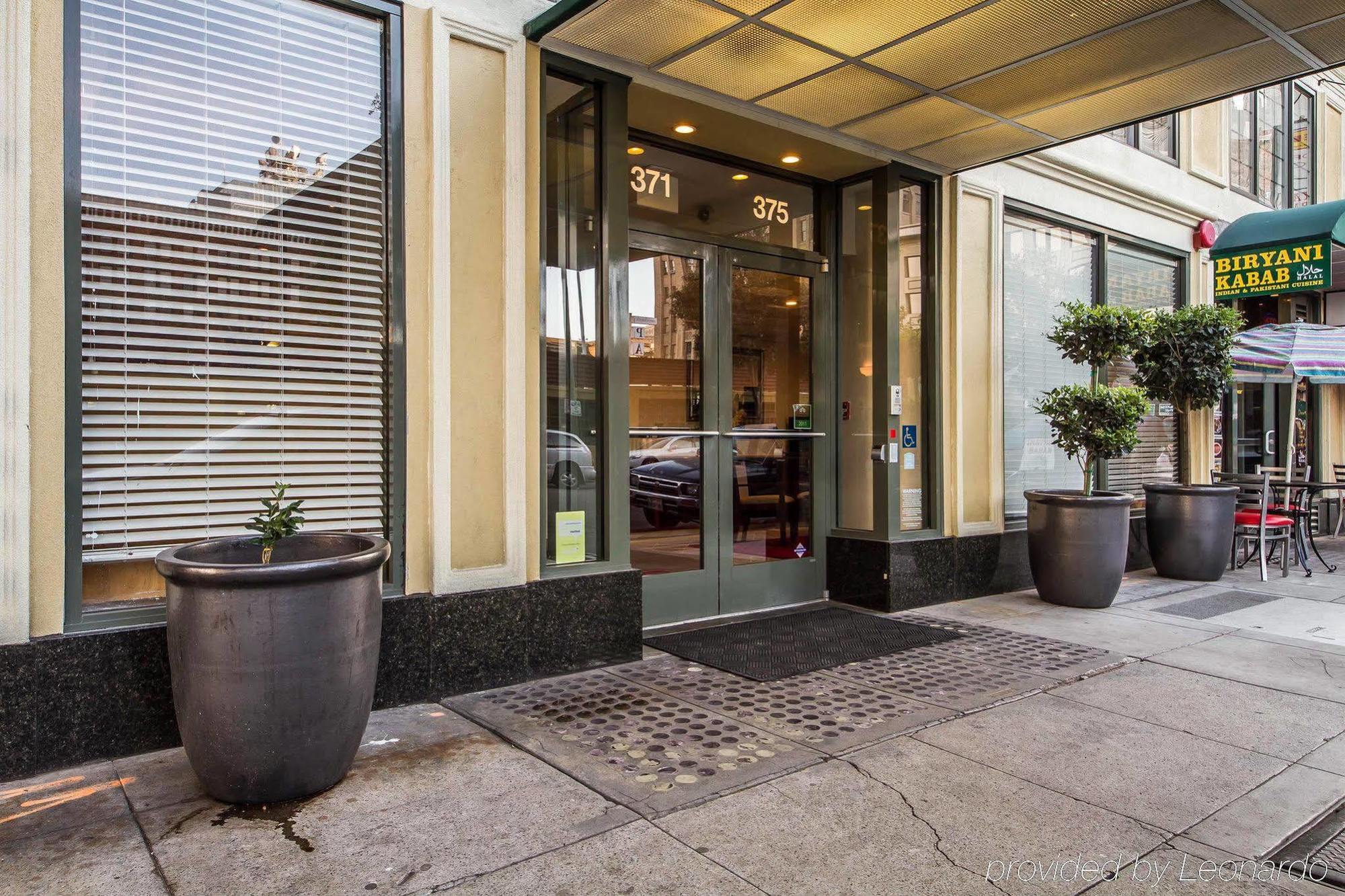 Ramada By Wyndham Oakland Downtown City Center Exterior photo
